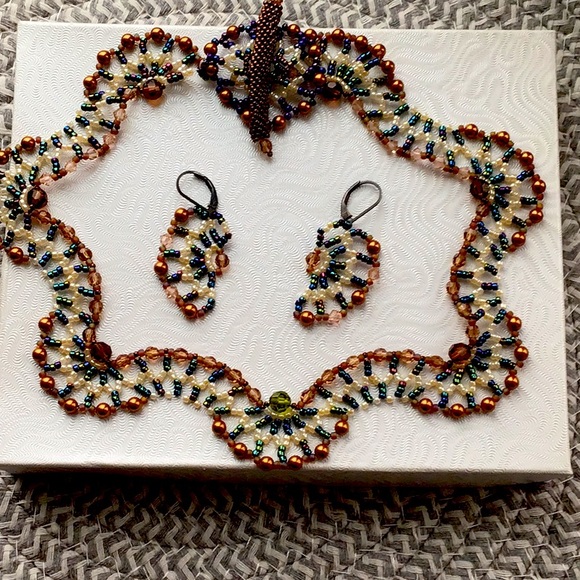 Hand Crafted Jewelry - Vintage looking Beautiful handcrafted necklace and earrings. New, never worn.